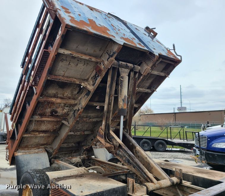 image for item IF9465 1997 Ford F800  dump truck