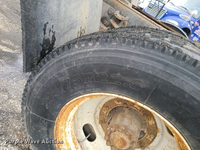 image for item IF9465 1997 Ford F800  dump truck