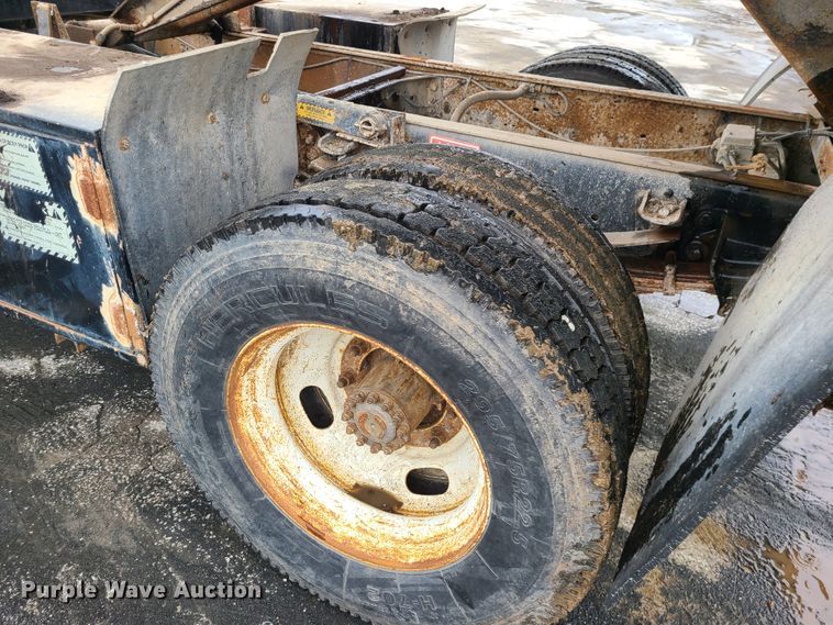 image for item IF9465 1997 Ford F800  dump truck