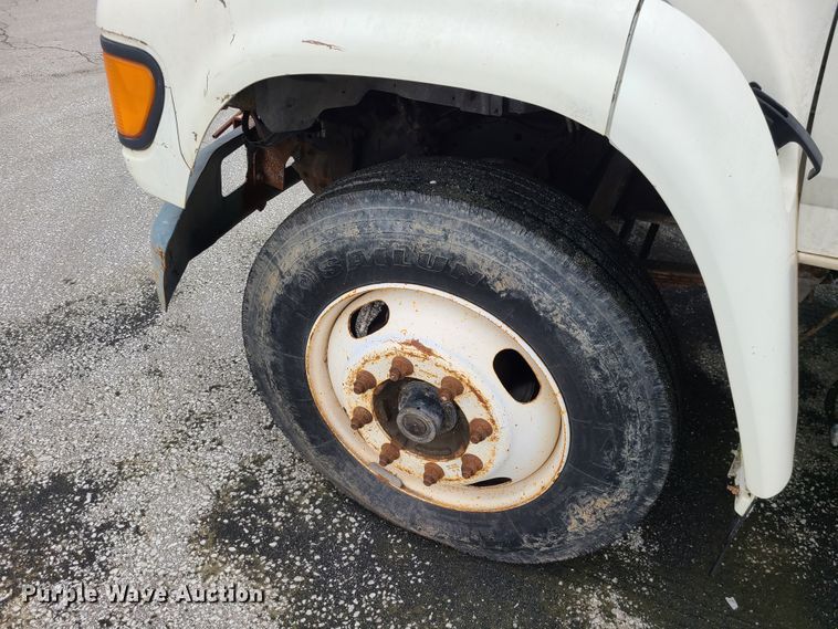 image for item IF9465 1997 Ford F800  dump truck