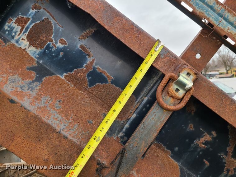 image for item IF9465 1997 Ford F800  dump truck