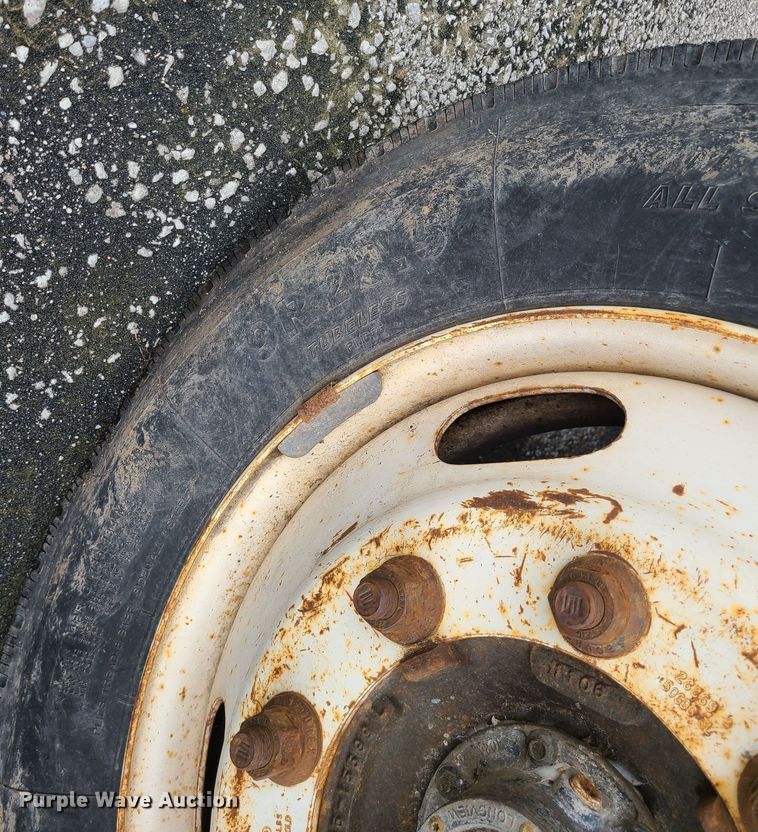 image for item IF9465 1997 Ford F800  dump truck