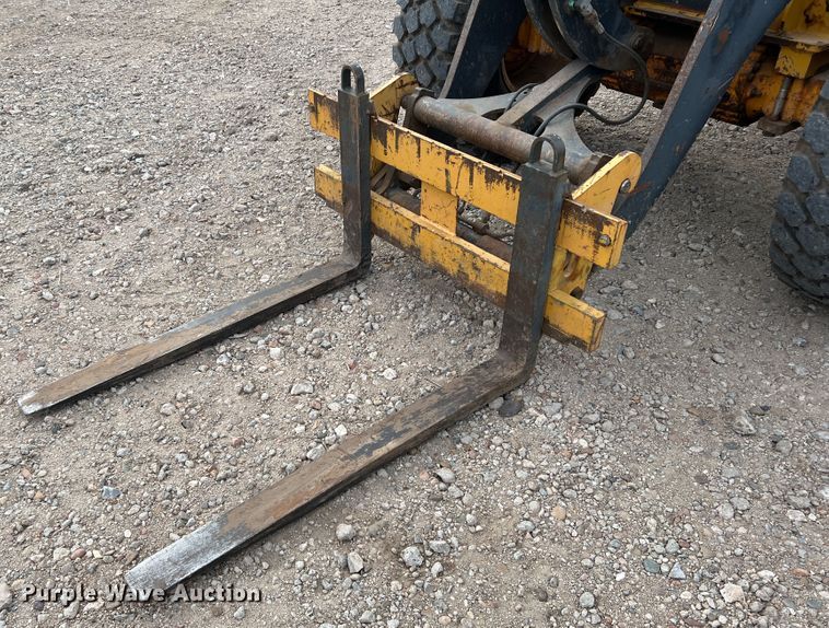 image for item IG9280 2010 John Deere 304J  wheel loader