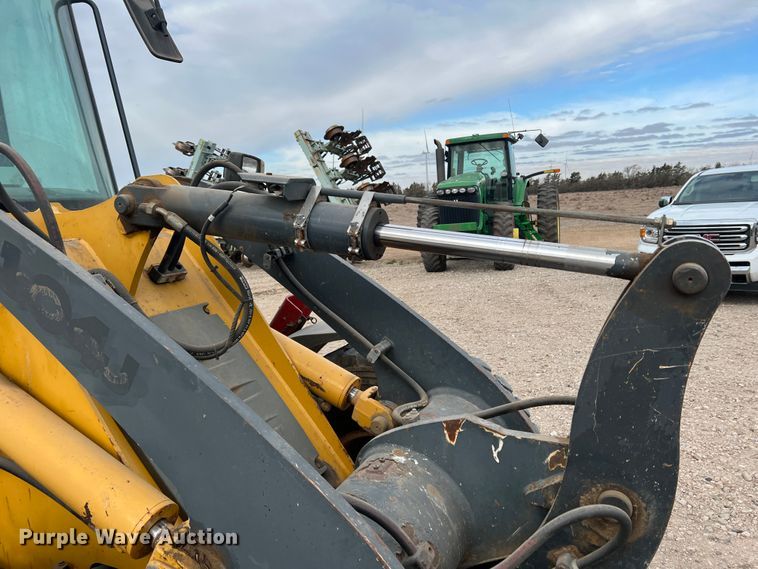 image for item IG9280 2010 John Deere 304J  wheel loader