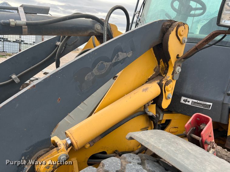 image for item IG9280 2010 John Deere 304J  wheel loader