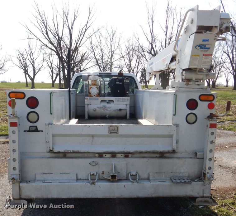 image for item IM9689 2002 Ford F550 Super Duty  utility / service truck