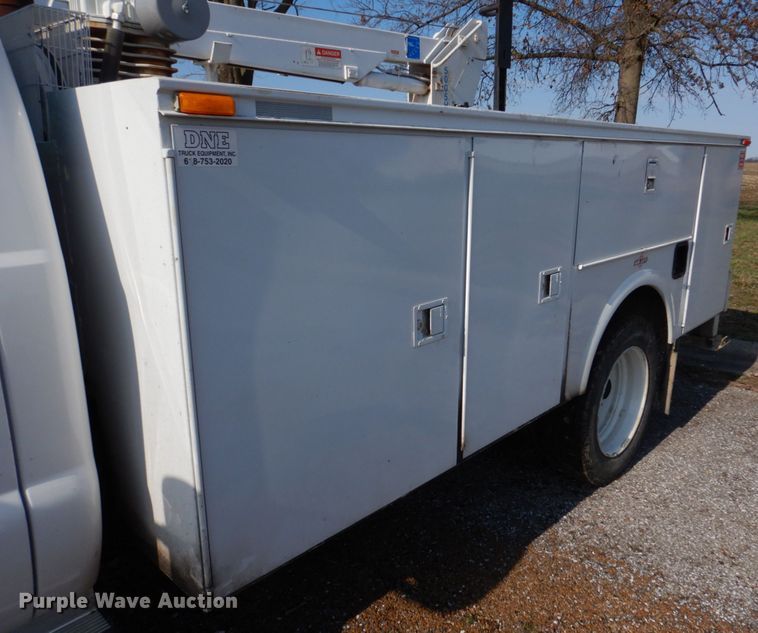 image for item IM9689 2002 Ford F550 Super Duty  utility / service truck