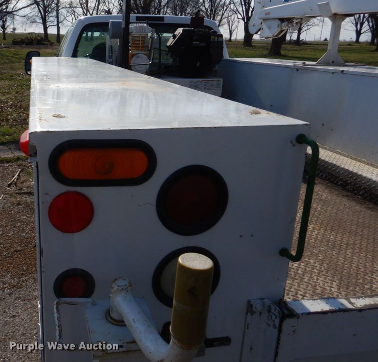 image for item IM9689 2002 Ford F550 Super Duty  utility / service truck