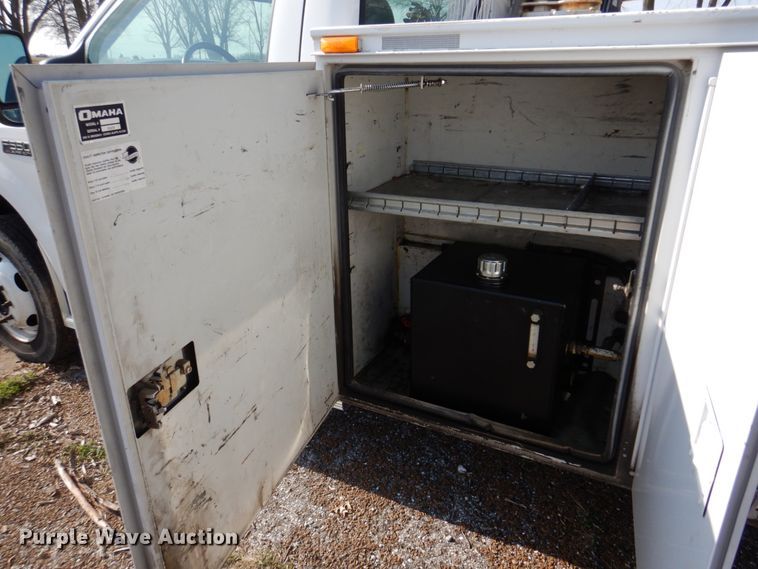 image for item IM9689 2002 Ford F550 Super Duty  utility / service truck