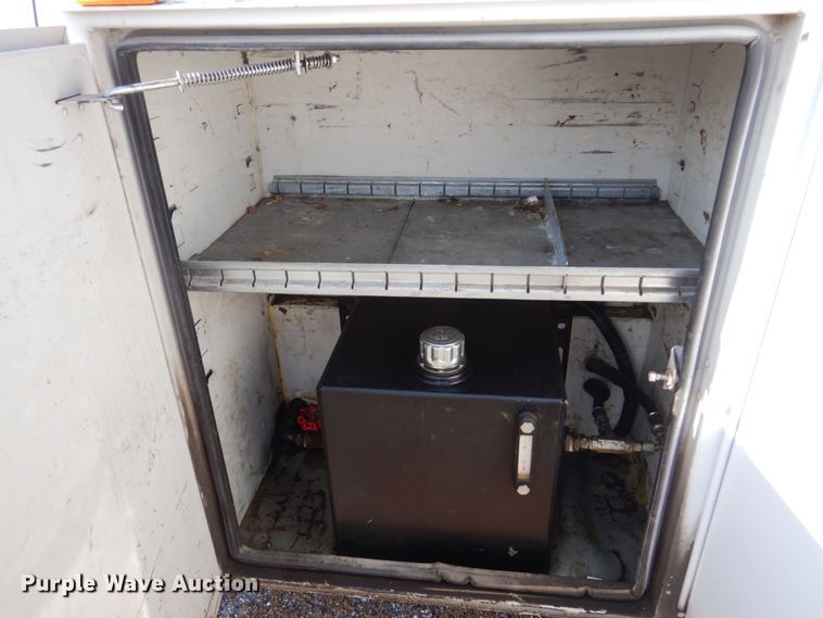 image for item IM9689 2002 Ford F550 Super Duty  utility / service truck