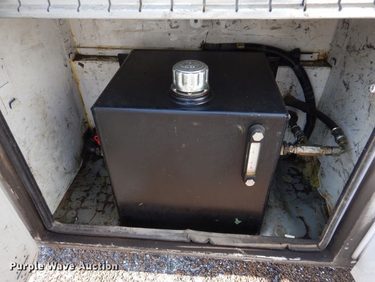 image for item IM9689 2002 Ford F550 Super Duty  utility / service truck