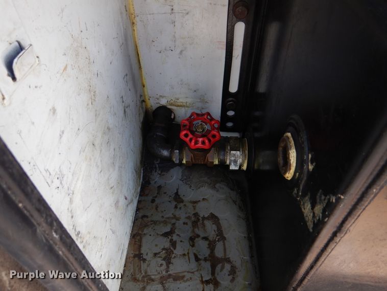 image for item IM9689 2002 Ford F550 Super Duty  utility / service truck