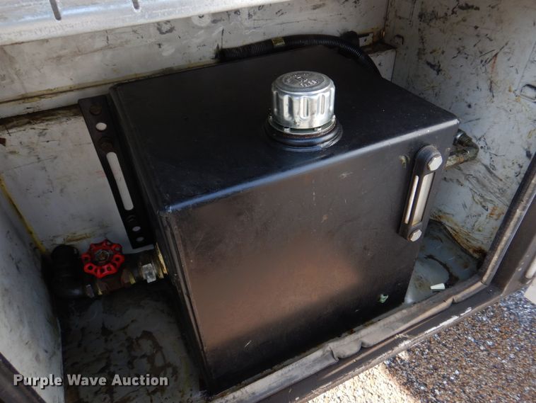 image for item IM9689 2002 Ford F550 Super Duty  utility / service truck