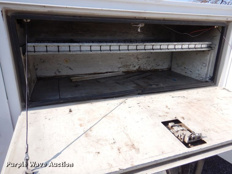 image for item IM9689 2002 Ford F550 Super Duty  utility / service truck