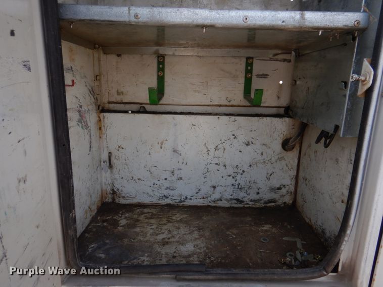 image for item IM9689 2002 Ford F550 Super Duty  utility / service truck