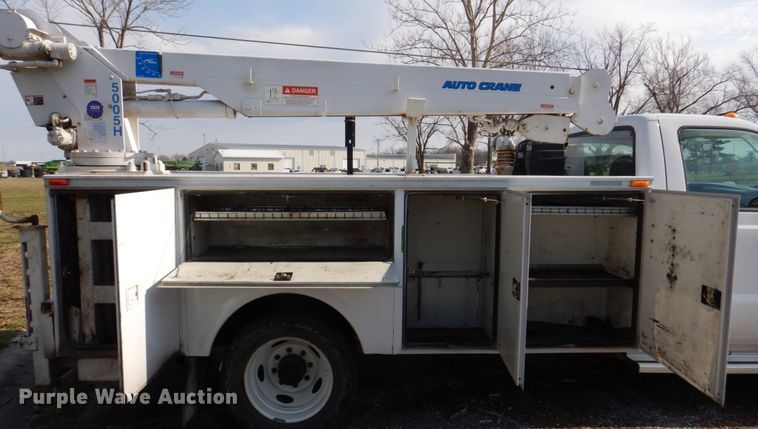 image for item IM9689 2002 Ford F550 Super Duty  utility / service truck