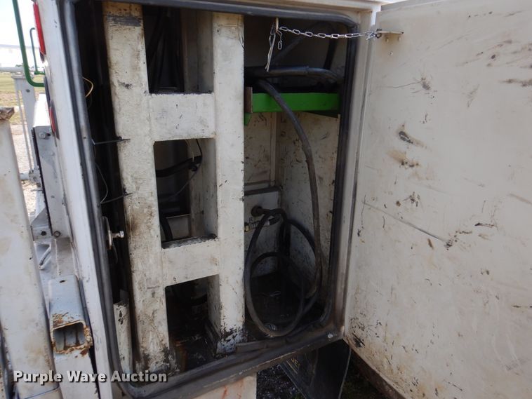 image for item IM9689 2002 Ford F550 Super Duty  utility / service truck