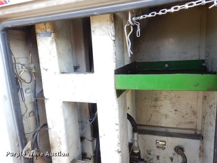 image for item IM9689 2002 Ford F550 Super Duty  utility / service truck