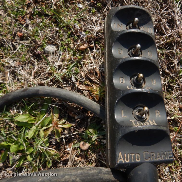 image for item IM9689 2002 Ford F550 Super Duty  utility / service truck