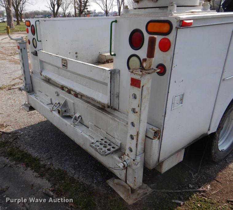 image for item IM9689 2002 Ford F550 Super Duty  utility / service truck