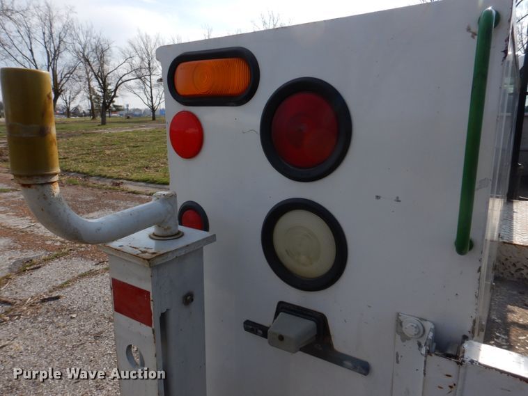 image for item IM9689 2002 Ford F550 Super Duty  utility / service truck