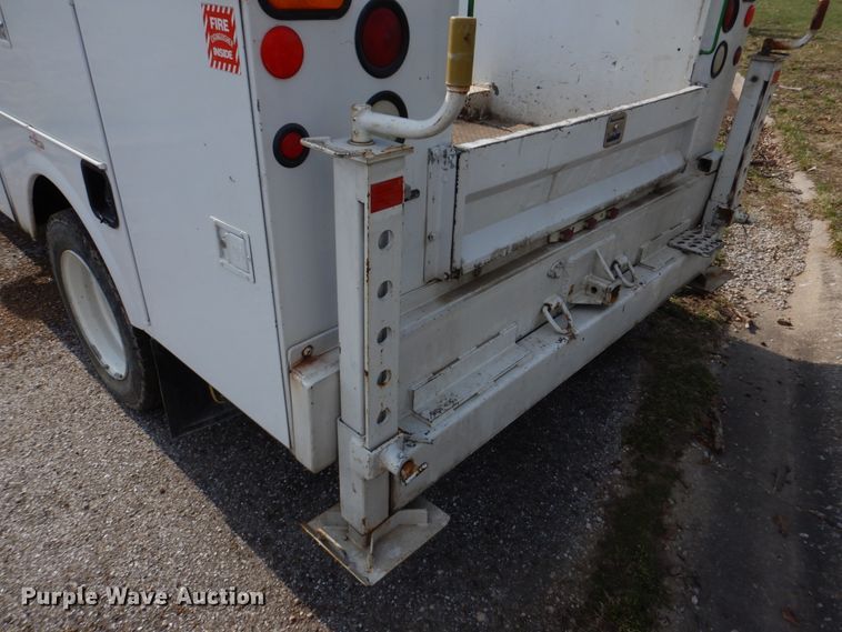 image for item IM9689 2002 Ford F550 Super Duty  utility / service truck