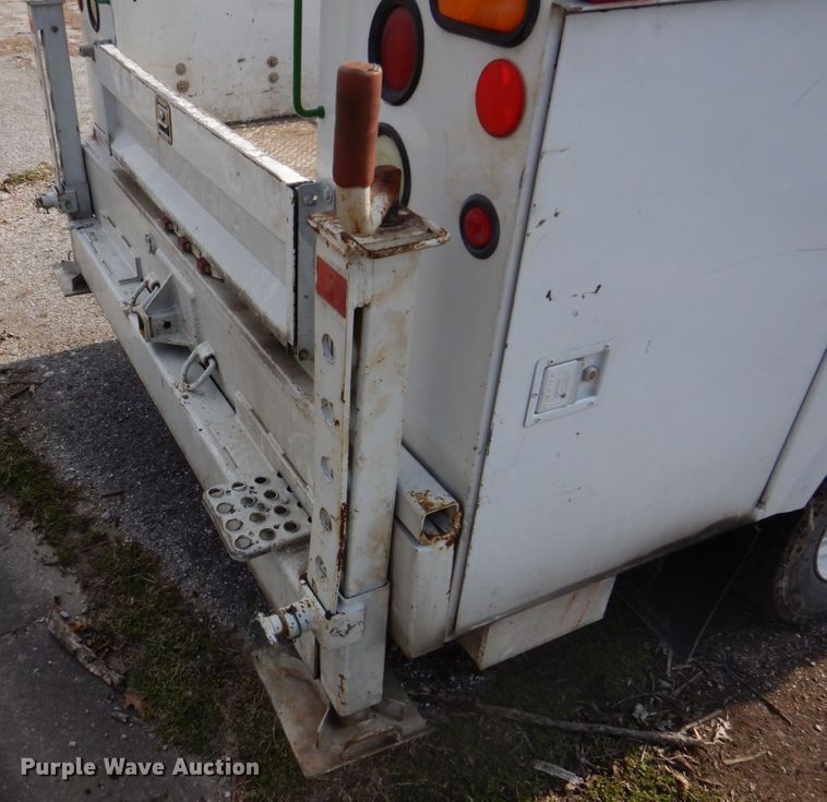 image for item IM9689 2002 Ford F550 Super Duty  utility / service truck