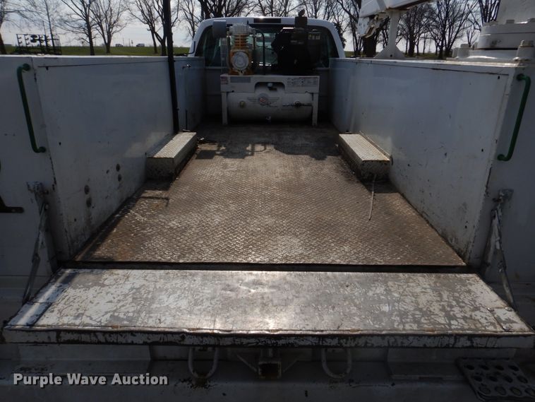 image for item IM9689 2002 Ford F550 Super Duty  utility / service truck