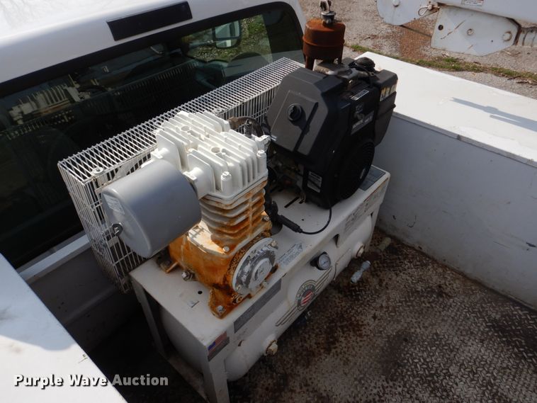 image for item IM9689 2002 Ford F550 Super Duty  utility / service truck