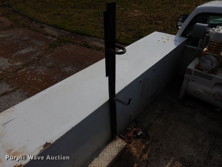 image for item IM9689 2002 Ford F550 Super Duty  utility / service truck