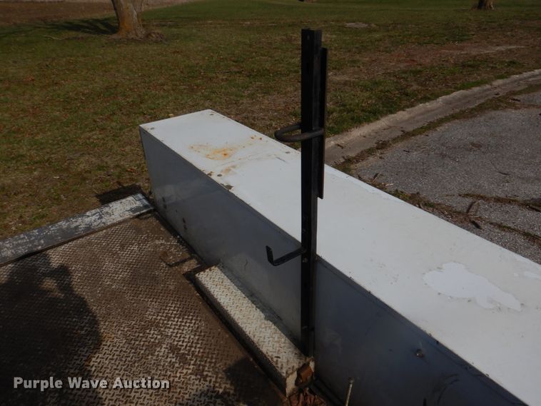 image for item IM9689 2002 Ford F550 Super Duty  utility / service truck