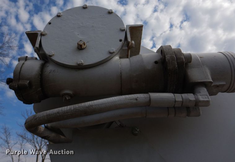 image for item IM9689 2002 Ford F550 Super Duty  utility / service truck