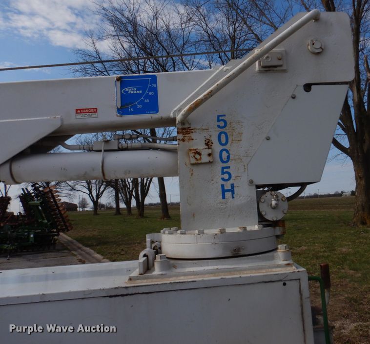 image for item IM9689 2002 Ford F550 Super Duty  utility / service truck