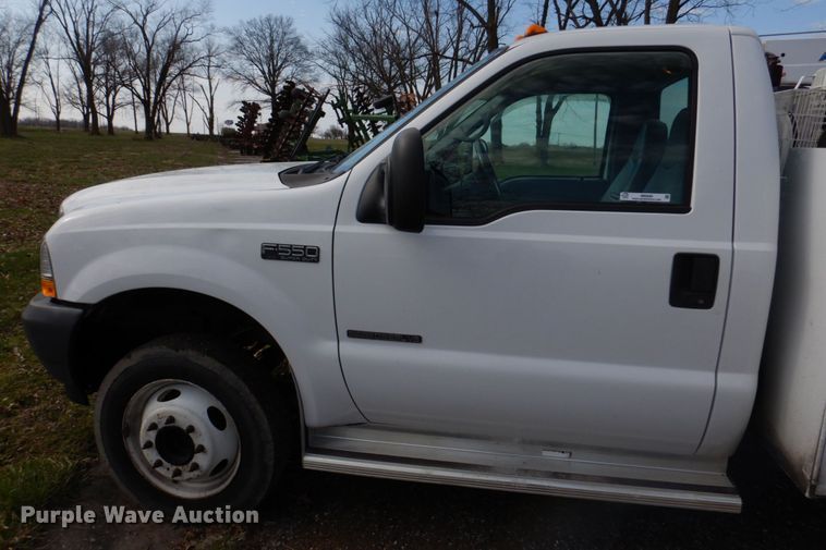 image for item IM9689 2002 Ford F550 Super Duty  utility / service truck