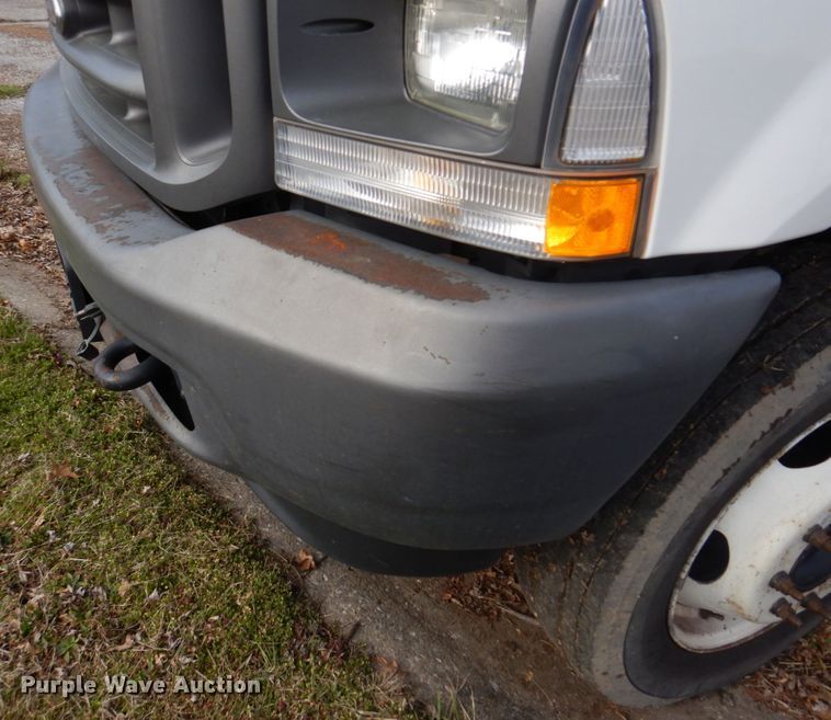 image for item IM9689 2002 Ford F550 Super Duty  utility / service truck