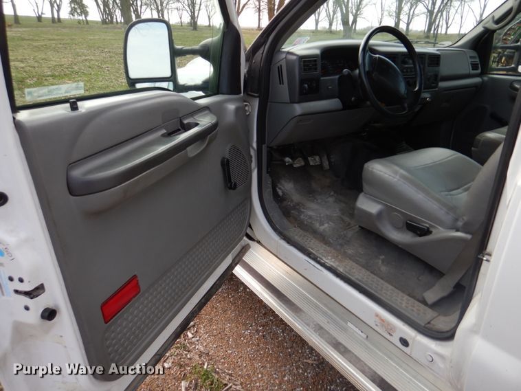 image for item IM9689 2002 Ford F550 Super Duty  utility / service truck