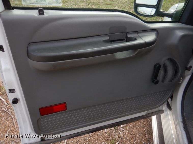 image for item IM9689 2002 Ford F550 Super Duty  utility / service truck