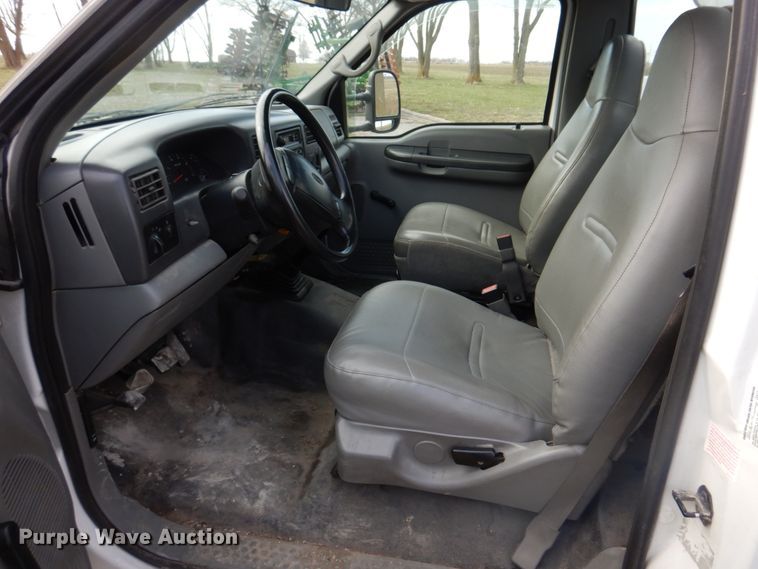 image for item IM9689 2002 Ford F550 Super Duty  utility / service truck