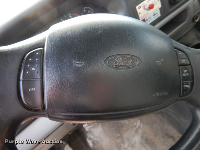 image for item IM9689 2002 Ford F550 Super Duty  utility / service truck