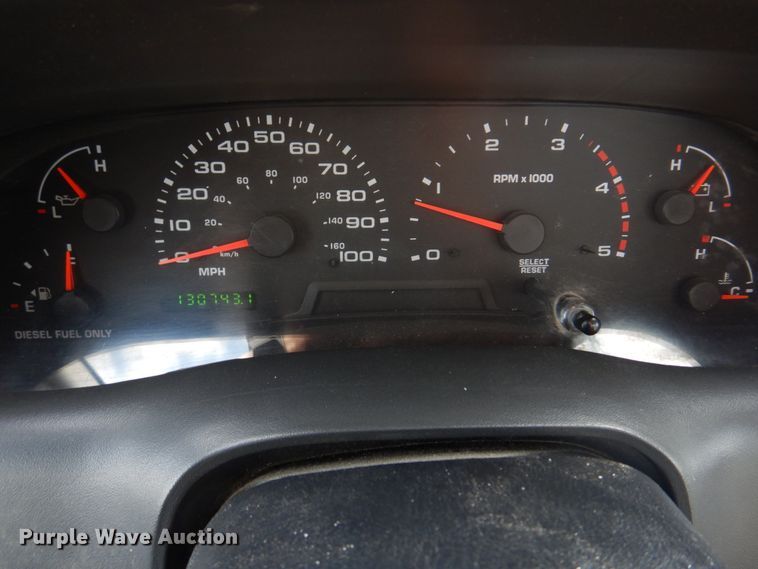 image for item IM9689 2002 Ford F550 Super Duty  utility / service truck