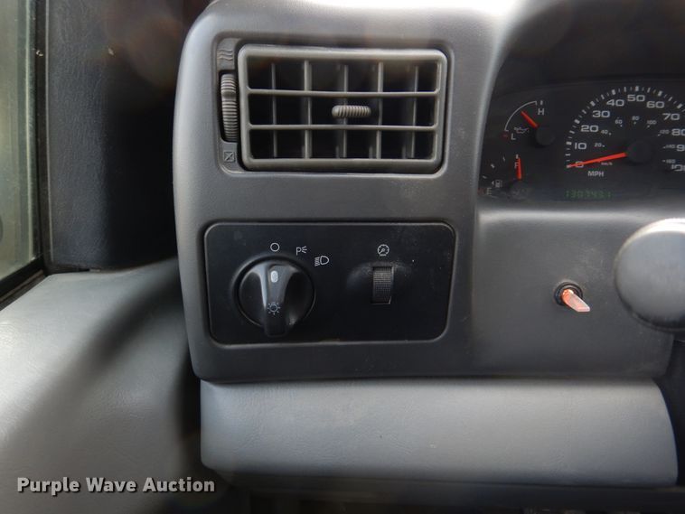 image for item IM9689 2002 Ford F550 Super Duty  utility / service truck