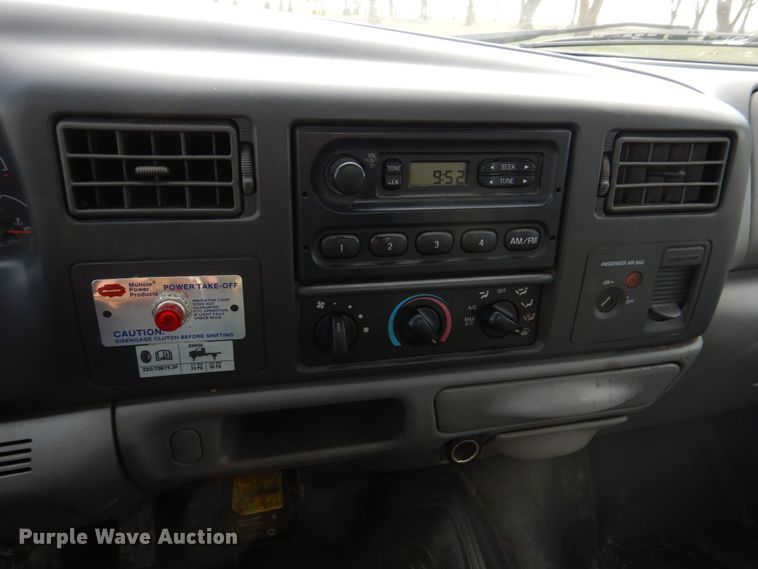 image for item IM9689 2002 Ford F550 Super Duty  utility / service truck