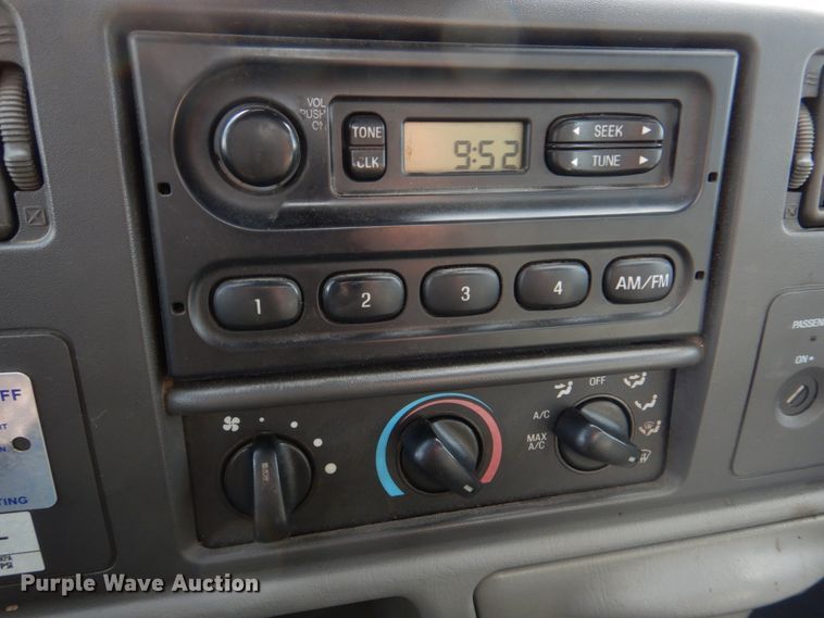 image for item IM9689 2002 Ford F550 Super Duty  utility / service truck