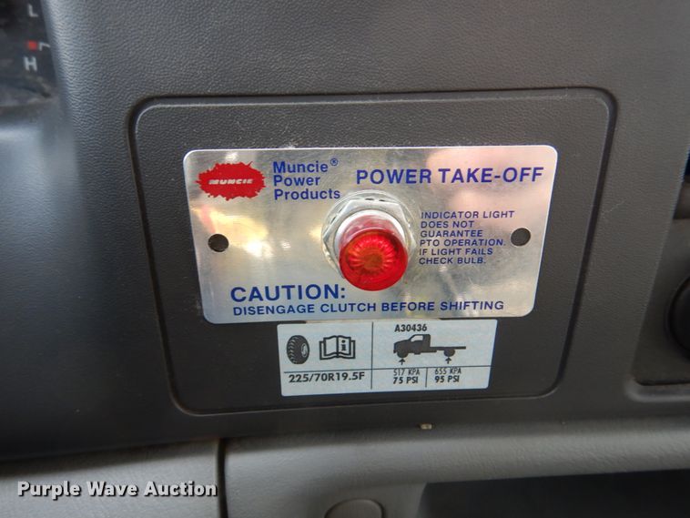 image for item IM9689 2002 Ford F550 Super Duty  utility / service truck