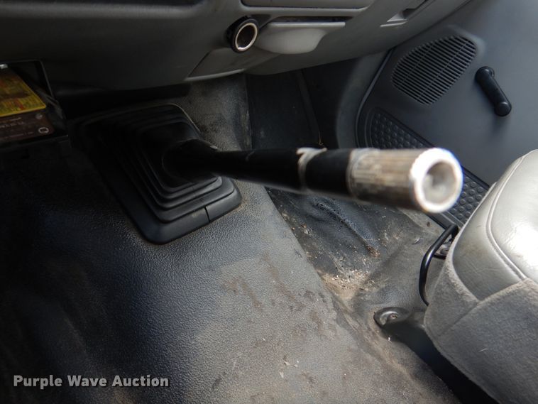 image for item IM9689 2002 Ford F550 Super Duty  utility / service truck