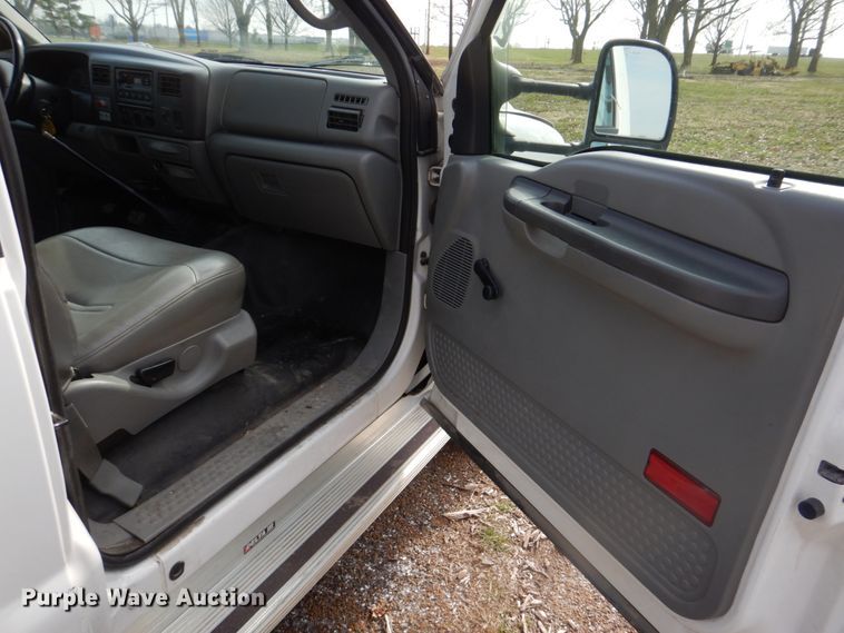 image for item IM9689 2002 Ford F550 Super Duty  utility / service truck