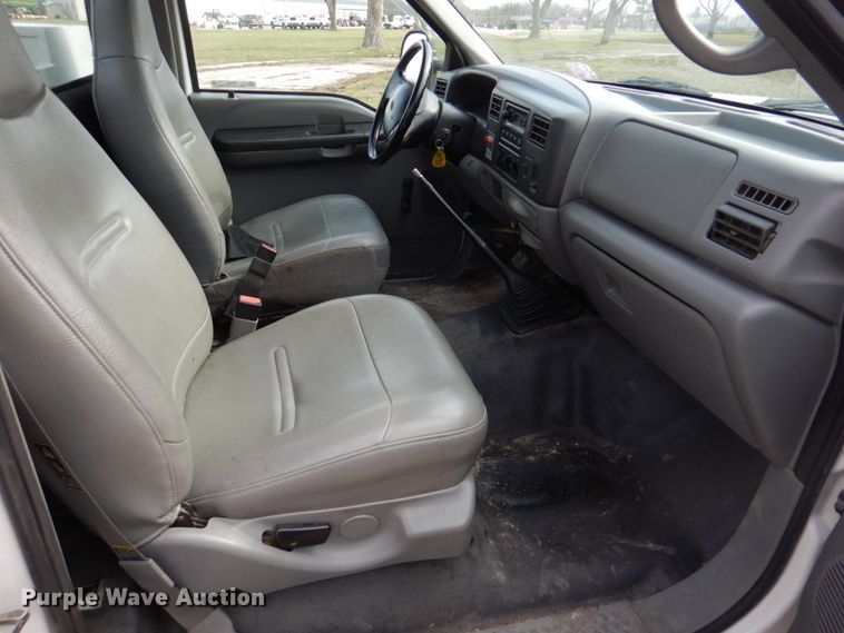 image for item IM9689 2002 Ford F550 Super Duty  utility / service truck
