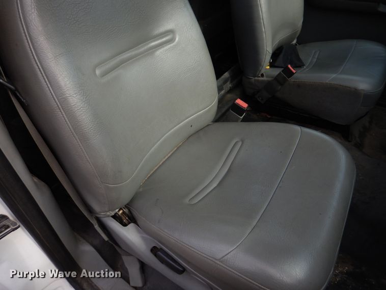 image for item IM9689 2002 Ford F550 Super Duty  utility / service truck