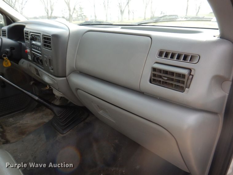 image for item IM9689 2002 Ford F550 Super Duty  utility / service truck