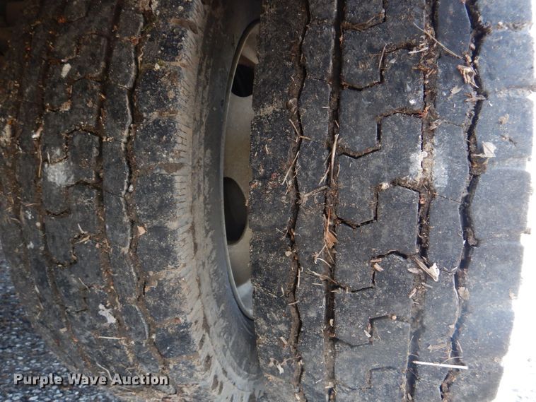 image for item IM9689 2002 Ford F550 Super Duty  utility / service truck